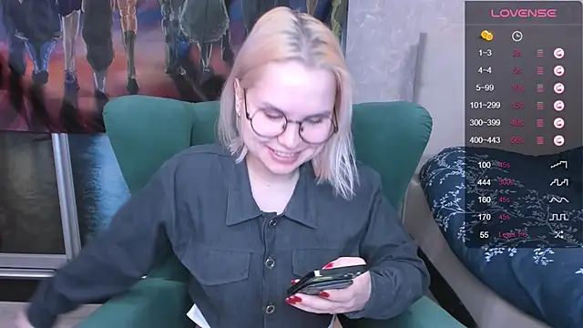 Snapshot of miray_kuriyama123 chatting on February 3, 12:47 am miray kuriyama123 online show from February 3, 12:47 am