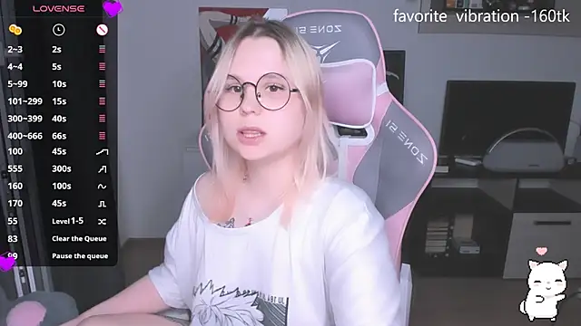 Snapshot of miray_kuriyama123 chatting on September 9, 6:40 pm miray kuriyama123 online show from September 9, 6:40 pm