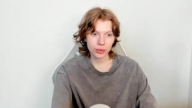 StellaDavis online show from March 5, 8:10 am