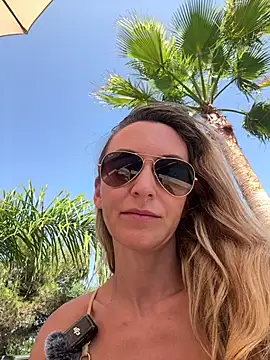 Snapshot of HerrinAnja chatting on June 18, 1:59 pm HerrinAnja online show from June 18, 1:59 pm