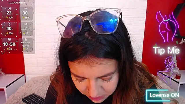 Snapshot of _poison_sweet chatting on December 14, 5:51 pm poison sweet online show from December 14, 5:51 pm