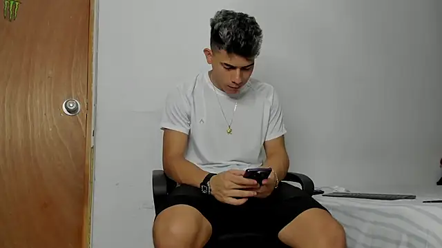 andrew rose  online show from February 19, 6:26 pm