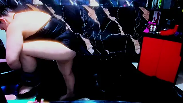 Snapshot of True_Bdsm chatting on November 4, 4:50 pm True Bdsm online show from November 4, 4:50 pm