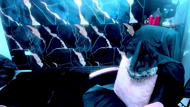 Snapshot of True_Bdsm chatting on November 20, 6:07 pm True Bdsm online show from November 20, 6:07 pm