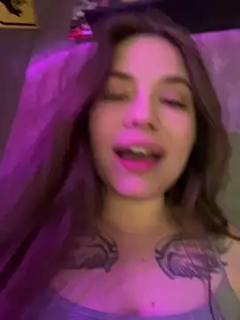 Vikki toriya online show from April 27, 2:15 pm