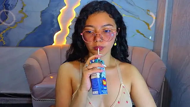 victoria castillo b online show from April 24, 7:38 pm