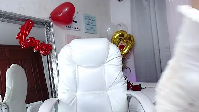 Snapshot of bonnie-love chatting on February 15, 6:44 pm bonnie-love online show from February 15, 6:44 pm