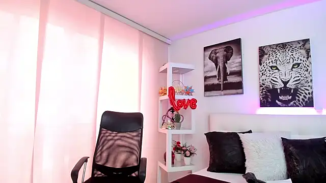 Snapshot of bonnie-love chatting on February 17, 7:21 pm bonnie-love online show from February 17, 7:21 pm