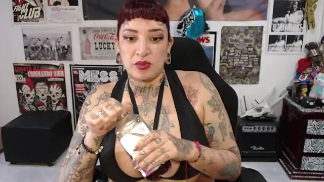 Snapshot of Rollyderolandia666 chatting on May 19, 6:47 pm Rollyderolandia666 online show from May 19, 6:47 pm