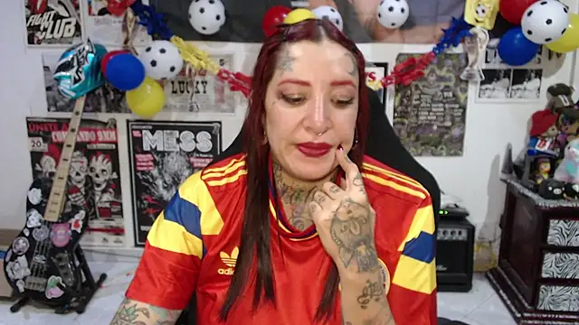 Snapshot of Rollyderolandia666 chatting on June 24, 12:42 am Rollyderolandia666 online show from June 24, 12:42 am