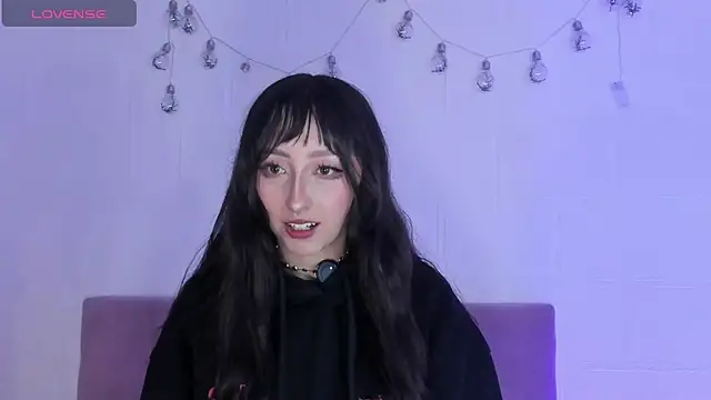 v1cky  online show from May 26, 1:12 am