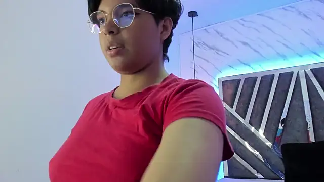 Emmapark  online show from February 13, 6:59 pm