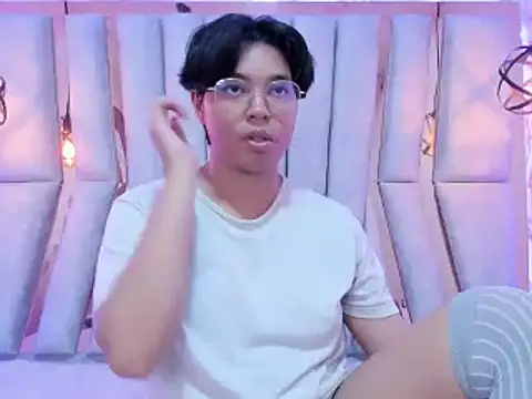 Emmapark  online show from February 21, 1:00 am