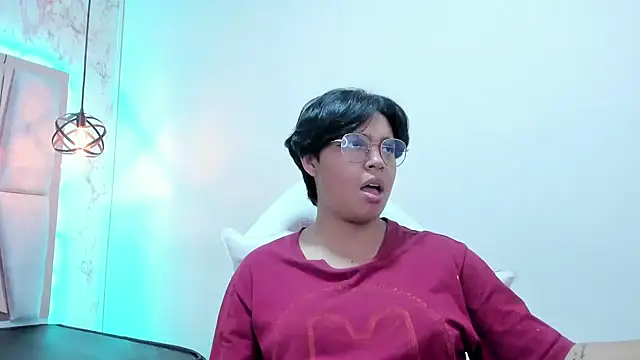 Emmapark  online show from March 6, 1:05 am