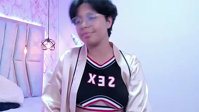 Emmapark  online show from March 8, 9:08 pm