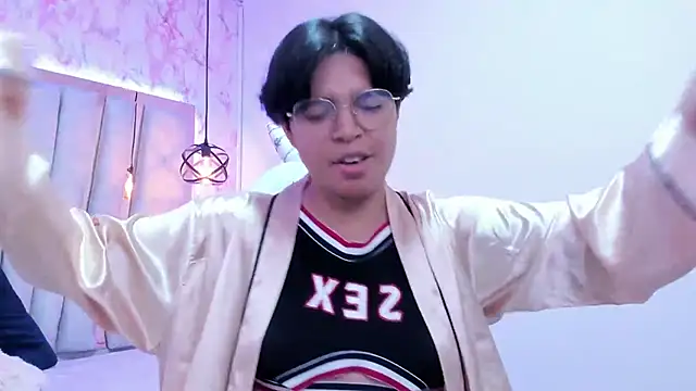 Emmapark  online show from March 9, 12:10 am