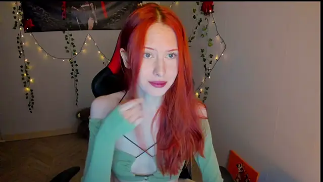 Snapshot of FruttiTatti chatting on December 5, 6:26 pm FruttiTatti online show from December 5, 6:26 pm