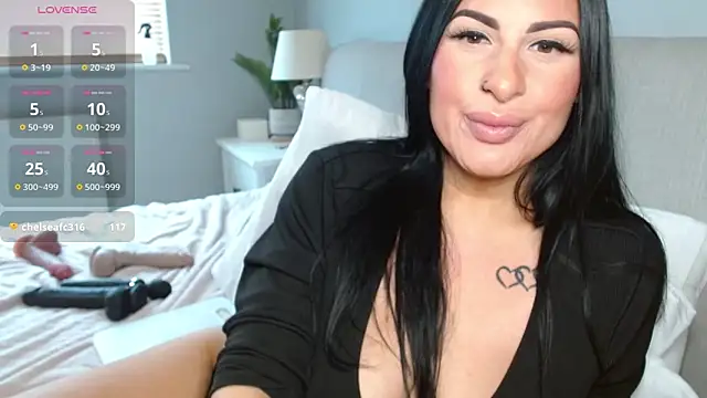 Snapshot of Layla_UK chatting on October 15, 11:10 am Layla UK online show from October 15, 11:10 am