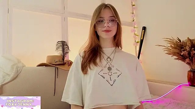 Snapshot of JennyDilly chatting on August 1, 7:24 pm JennyDilly online show from August 1, 7:24 pm