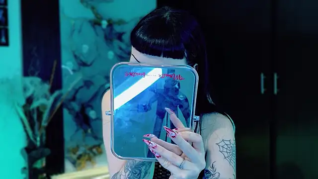 Madison Jackson online show from November 26, 10:00 pm