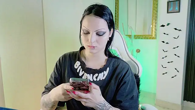 Madison Jackson online show from August 3, 8:12 pm