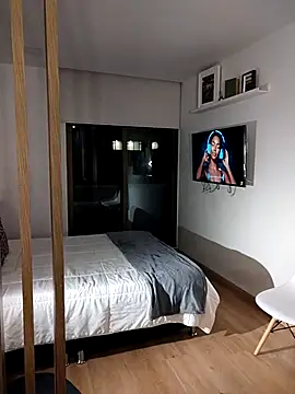 Snapshot of Charlotte_Bayron chatting on October 31, 1:17 am Charlotte Bayron online show from October 31, 1:17 am