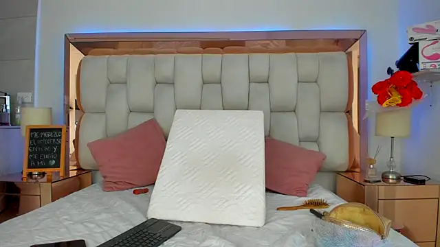 Snapshot of emilyparkerr01 chatting on October 23, 10:08 pm emilyparkerr01 online show from October 23, 10:08 pm