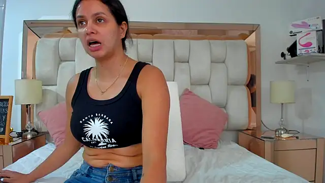 Snapshot of emilyparkerr01 chatting on November 6, 10:43 pm emilyparkerr01 online show from November 6, 10:43 pm