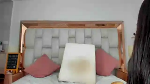 Snapshot of emilyparkerr01 chatting on December 1, 10:37 pm emilyparkerr01 online show from December 1, 10:37 pm