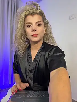 Snapshot of Georgiafox chatting on December 3, 6:21 am Georgiafox online show from December 3, 6:21 am