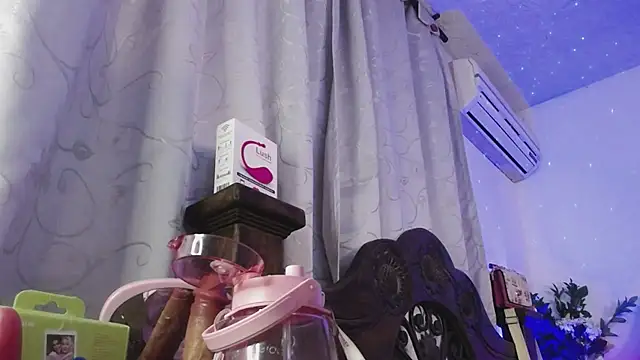 Snapshot of SexyLuna__ chatting on February 22, 4:40 am SexyLuna online show from February 22, 4:40 am