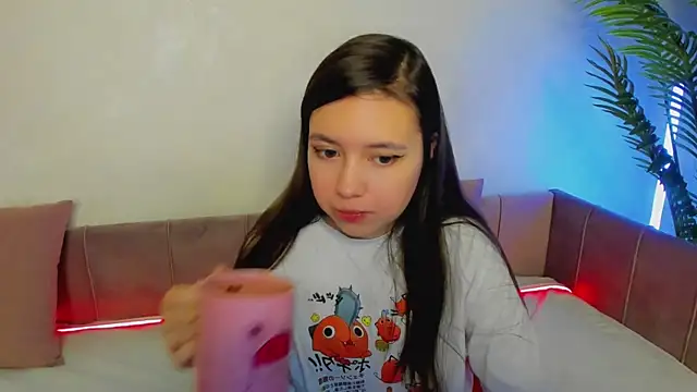 Snapshot of Lina_Brownie chatting on January 7, 3:03 am Lina Brownie online show from January 7, 3:03 am