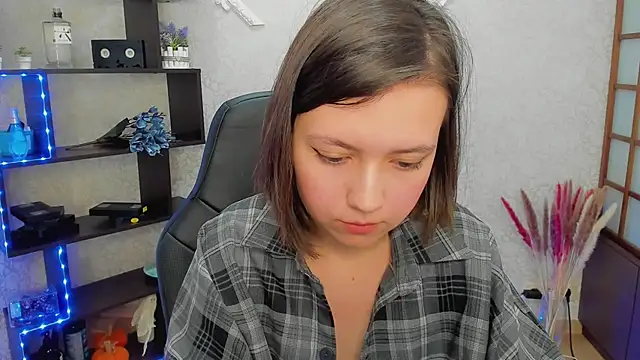 Snapshot of Lina_Brownie chatting on February 3, 2:36 am Lina Brownie online show from February 3, 2:36 am