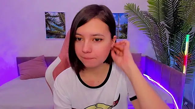 Snapshot of Lina_Brownie chatting on February 9, 1:55 am Lina Brownie online show from February 9, 1:55 am