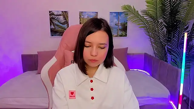 Snapshot of Lina_Brownie chatting on February 23, 2:29 am Lina Brownie online show from February 23, 2:29 am