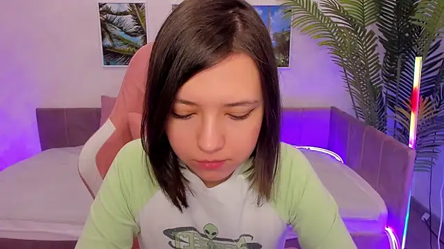 Snapshot of Lina_Brownie chatting on March 6, 5:03 am Lina Brownie online show from March 6, 5:03 am