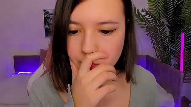 Snapshot of Lina_Brownie chatting on March 21, 5:32 am Lina Brownie online show from March 21, 5:32 am