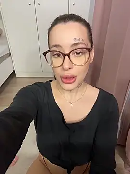 Snapshot of fuckdoll_18 chatting on November 6, 9:10 am fuckdoll 18 online show from November 6, 9:10 am