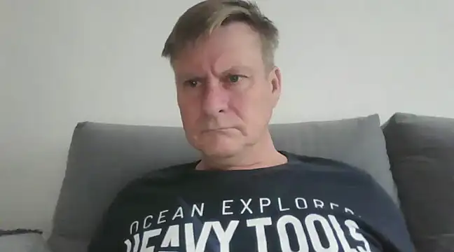 Snapshot of johnnym1 chatting on December 30, 9:27 am johnnym1 online show from December 30, 9:27 am