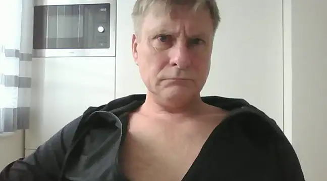 Snapshot of johnnym1 chatting on January 2, 10:16 am johnnym1 online show from January 2, 10:16 am