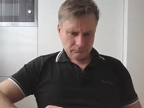 Snapshot of johnnym1 chatting on January 8, 12:26 pm johnnym1 online show from January 8, 12:26 pm