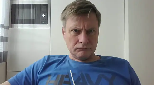 Snapshot of johnnym1 chatting on January 13, 9:41 am johnnym1 online show from January 13, 9:41 am