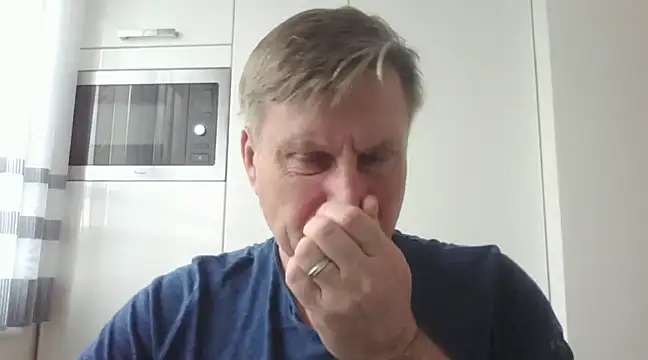 Snapshot of johnnym1 chatting on January 28, 10:12 am johnnym1 online show from January 28, 10:12 am