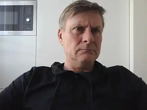 Snapshot of johnnym1 chatting on February 5, 9:36 am johnnym1 online show from February 5, 9:36 am