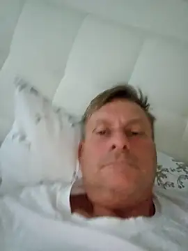 Snapshot of johnnym1 chatting on November 25, 7:08 am johnnym1 online show from November 25, 7:08 am