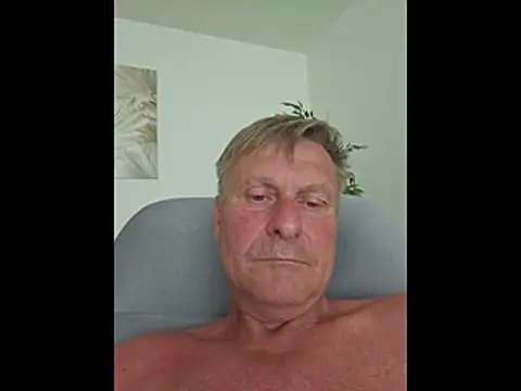 johnnym1 online show from June 22, 1:52 pm