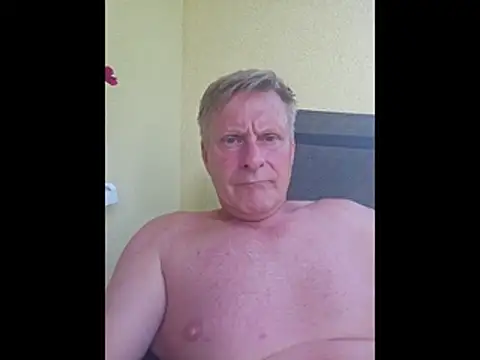johnnym1 online show from June 25, 2:32 pm
