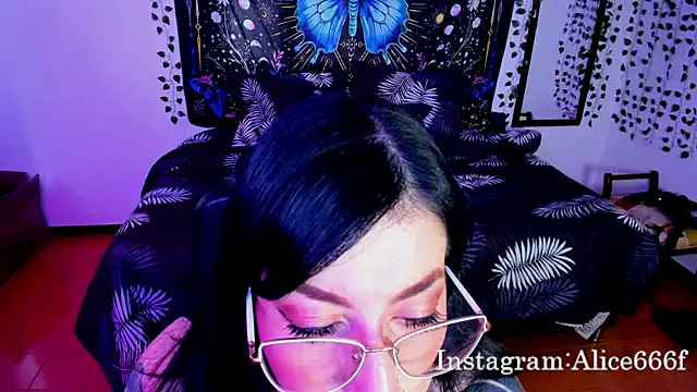 Snapshot of alice_666f chatting on October 7, 7:44 pm alice 666f online show from October 7, 7:44 pm