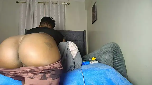 t-NaughtyLicia online show from December 2, 3:34 am