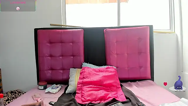 AlanaLars online show from February 2, 6:17 pm